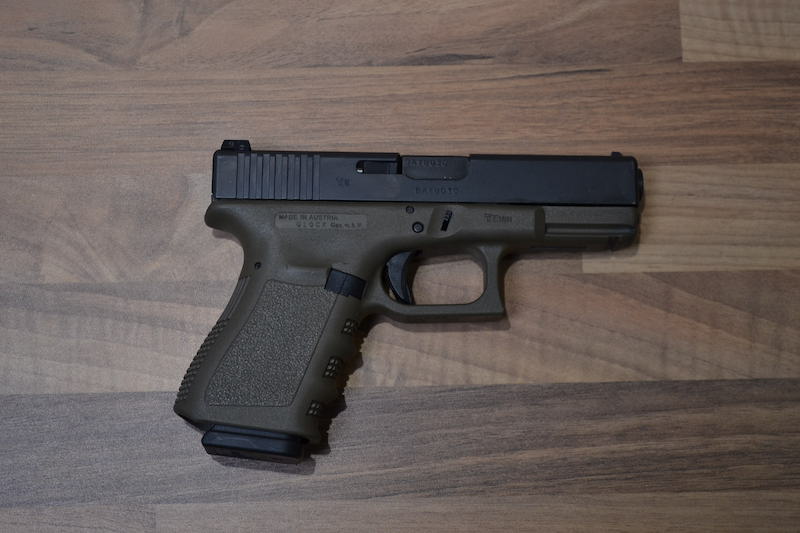 //www.privatir.ch/wp-content/uploads/2018/10/Glock-19-Gen-3-Cal-9mm.jpg