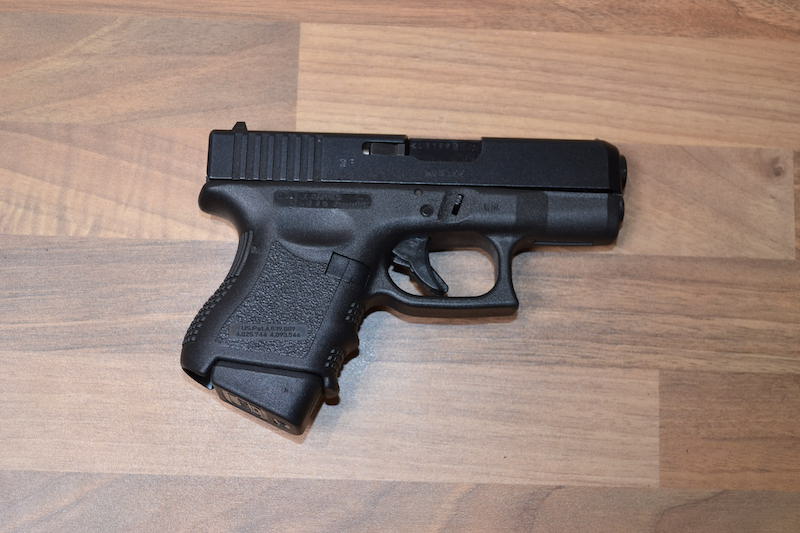 //www.privatir.ch/wp-content/uploads/2018/10/Glock-27-Cal-40-SW.jpg