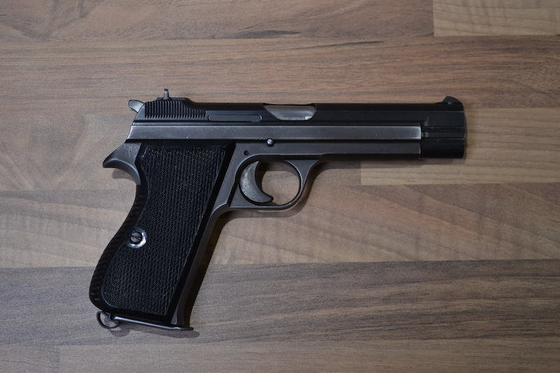 //www.privatir.ch/wp-content/uploads/2018/10/Sig-P-210-Cal-9mm.jpg