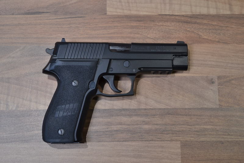 //www.privatir.ch/wp-content/uploads/2018/10/Sig-Sauer-P-226-Cal-9mm.jpg