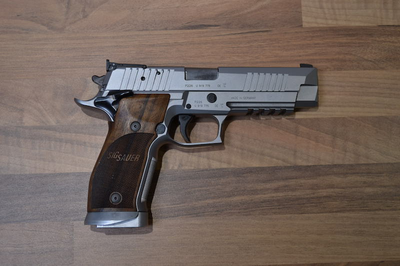 //www.privatir.ch/wp-content/uploads/2018/10/Sig-Sauer-P-226-X5-XLine-Cal-9mm.jpg